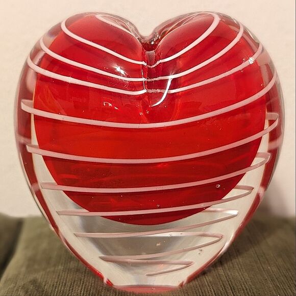 Red Art Glass Bud Vase Heart Shaped White Swirl Paperweight Pen Holder Murano - Picture 1 of 8